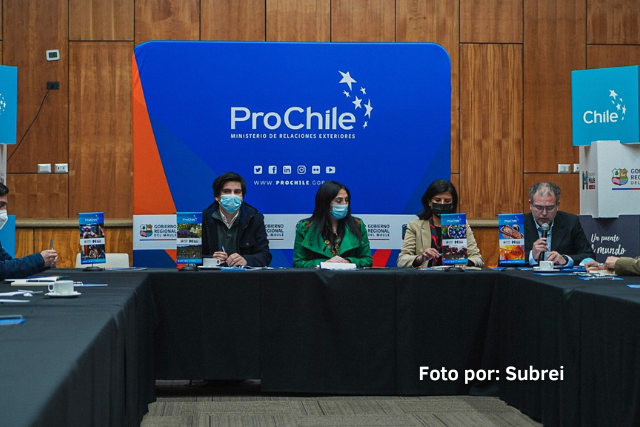 Mesa de comercio exterior en Maule Chile